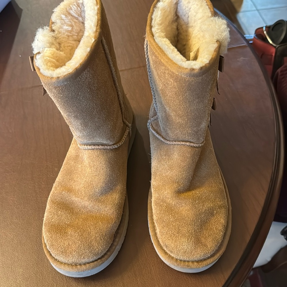 Ugg Coolaburra winter boots Size 8